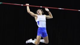 Armand Duplantis saját világcsúcsát adta át a múltnak