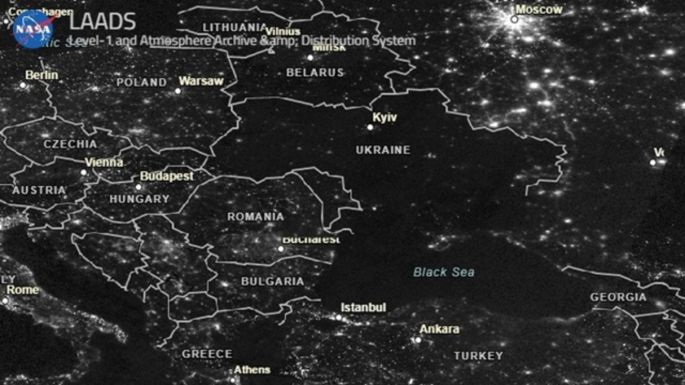 A NASA műholdfelvételei alapján éjjelente szinte teljesen elsötétül Ukrajna fővárosa