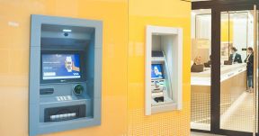 Információtechnológiai céget alapít az ország piacvezető bankja