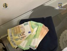 Futárszolgálattal küldték a drogot Aradra