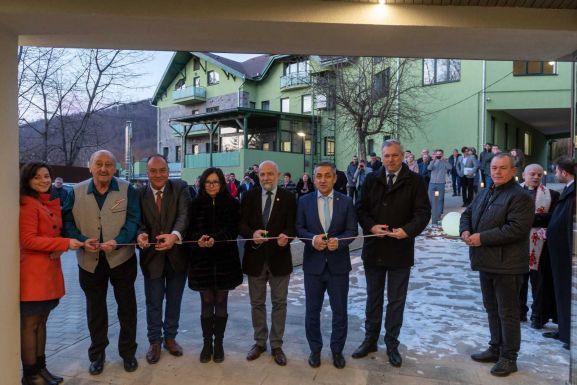Szovátán átadták a Teleki Oktatási Központ tanuszodáját és szabadidős részlegét