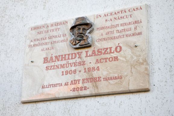 Emléktáblát avattak a Tüskevár Matula bácsijának Bánhidy László szatmárnémeti szülőházán