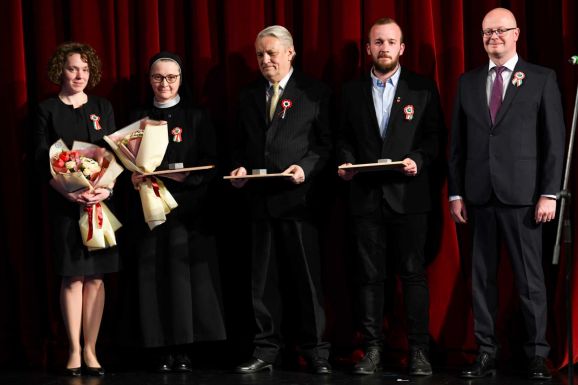 Ezüst Tulipán-díj: Szatmár hétköznapi hőseit tüntették ki március 15. alkalmából