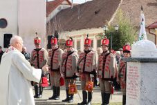 A Szent Korona mását leplezték le a szilágysági Krasznán a nemzeti ünnep alkalmából