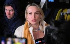 Egyelőre úgy tűnik, „olcsón megúszta” a háború ellen tiltakozó orosz tévés