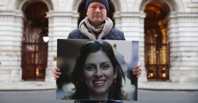 Szabadon engedték Iránban a brit-iráni állampolgárságú Nazanin Zaghari-Ratcliffe-t