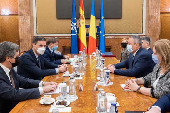 Az ukrajnai válság különféle vetületeiről tárgyalt a spanyol kormányfővel Nicole Ciucă