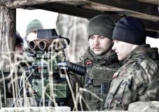 Lengyelország háromszorosára növeli hadseregét 