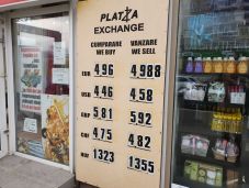 Harmadik napja csökken az üzemanyagok ára, 5 lej alá ment az euró árfolyam