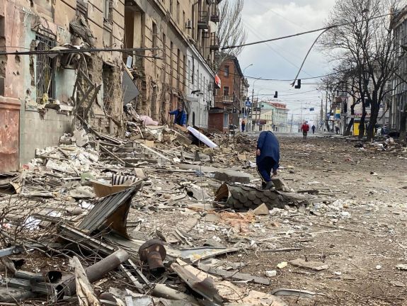 Az ukránok Kijev környékén foglaltak vissza településeket, az oroszok Mariupol kikötőjét foglalták el