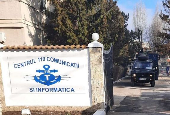 Fegyvert és töltényt loptak el egy őrt álló katonától Mamaián