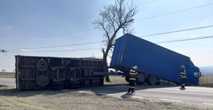 Romániában balesetezett egy segélyt szállító ukrán kamionsofőr