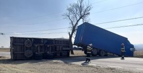 Romániában balesetezett egy segélyt szállító ukrán kamionsofőr