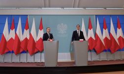 Morawiecki az orosz oligarchák vagyona befagyasztását kéri Svájctól