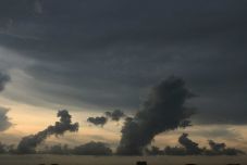 Tánczos Barna szerint Romániát nem fenyegeti légszennyezés a háború miatt