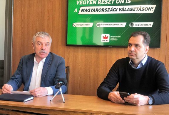 Gyűlnek a szavazatok Háromszéken, segítenek a helyes kitöltésben
