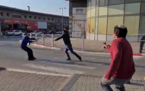 Egy merénylő megölt két nőt, és két másik embert életveszélyesen megsebesített Izraelben