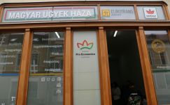 Így segítik Csíkszeredában a levélszavazat összeállítását