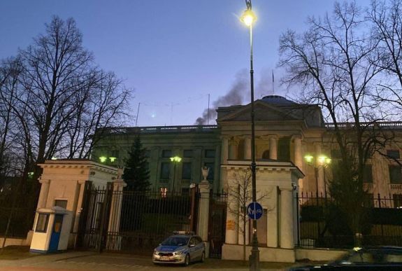 Lengyelország kiutasít negyvenöt orosz diplomatát