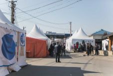 A KIFOR önkéntesei is segítenek a máramarosszigeti határátkelőnél