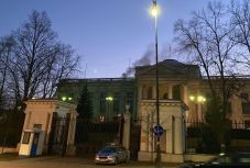 Lengyelország kiutasít negyvenöt orosz diplomatát