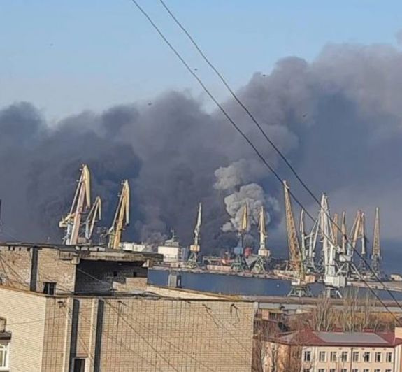 Nagy orosz hadihajót semmisítettek meg az ukránok Bergyanszk kikötőjében