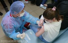 A lakosság koronavírus elleni oltásának menedzselése átkerül az egészségügyi, a védelmi és a belügyminisztérium hatáskörébe