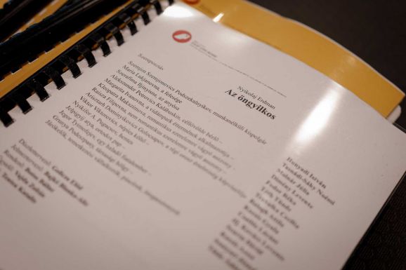 A Szigligeti Társulat próbafolyamatot mutat be a színházi világnapon