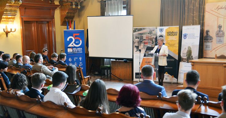 Vállalkozz okosan: gazdasági vetélkedőre várják a székelyföldi középiskolásokat