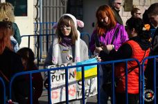 Ukrajnai menekültek is tüntettek vasárnap este a bukaresti orosz nagykövetség előtt