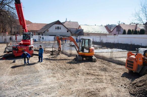 Javában dolgoznak Kézdivásárhelyen: kulturális, oktatási intézményeket, köztereket újítanak fel