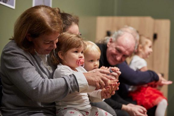 „Kár, hogy felnőhetnek gyerekek úgy, hogy hagyományos meséléssel nem is találkoznak”