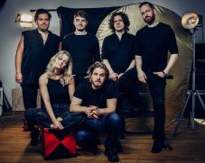 Csoóri Sándor-előadásával turnézik Erdélyben Vecsei H. Miklós és csapata