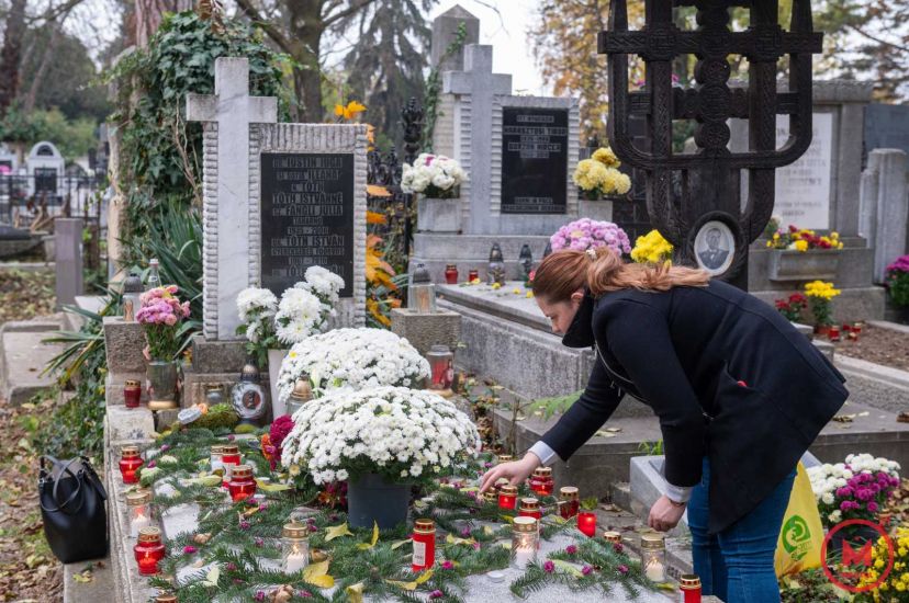 Mindenszentek meghitt ünnepe a varázslatos Házsongárdi temetőben