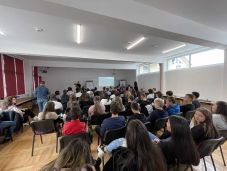 Modern oktatási eszközöket adtak át Csíkszeredában