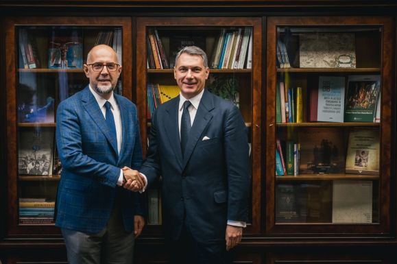 Kelemen Hunorral és Cseke Attilával is tárgyalt Lázár János Bukarestben