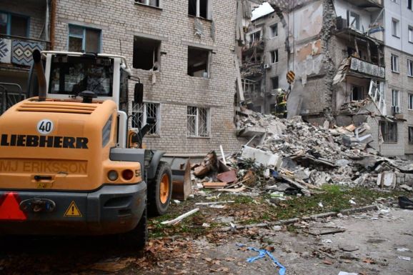 Orosz rakéták csapódtak egy lakótömbbe Mikolajivban