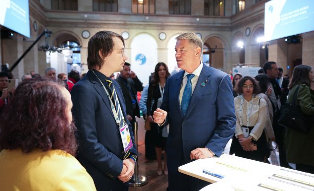 Ukrajnai menekülteket segítő román civil kezdeményezést mutattak be a párizsi békekonferencián