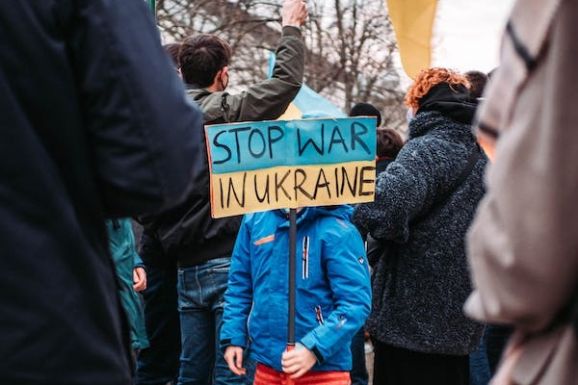 Éjszakába nyúlóan ünnepelték az ukránok Herszon felszabadítását