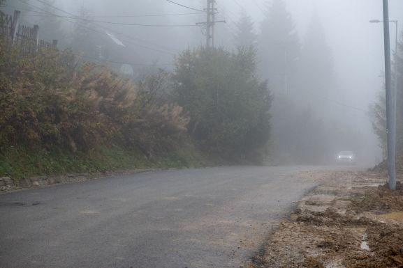 Sűrű köddel kezdődik a nap Székelyföldön