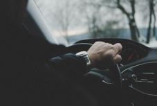 Hamis jogosítványokkal kaptak el egy férfit Kolozsváron, az interneten vásárolta