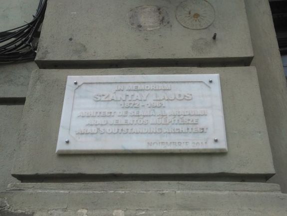 Magyar nyelven is kötelező feliratozni a kihelyezett emléktáblákat, köztéri alkotásokat