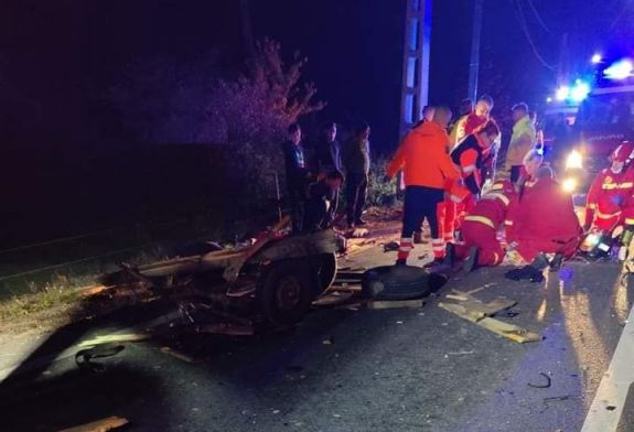 Szekérnek ütközött egy autó, belehalt a sérüléseibe egy kisgyerek