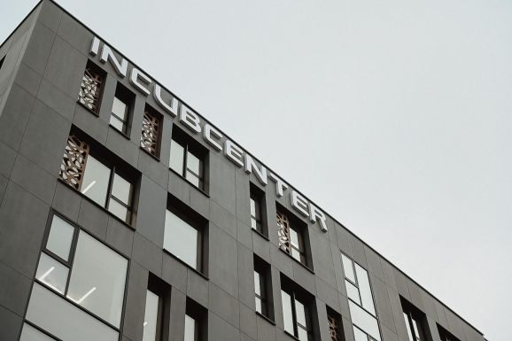 Megnyílt Marosvásárhelyen a Központi Régió legnagyobb üzleti inkubátorháza