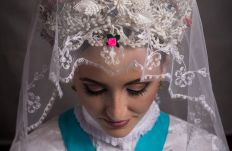 Kárpát-medencei „menyekezői” viselet-bemutató lesz Kolozsváron