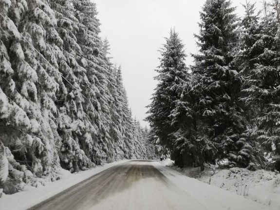 Figyelmeztetnek a hegyimentők: hétvégén jelentős havazásra lehet számítani