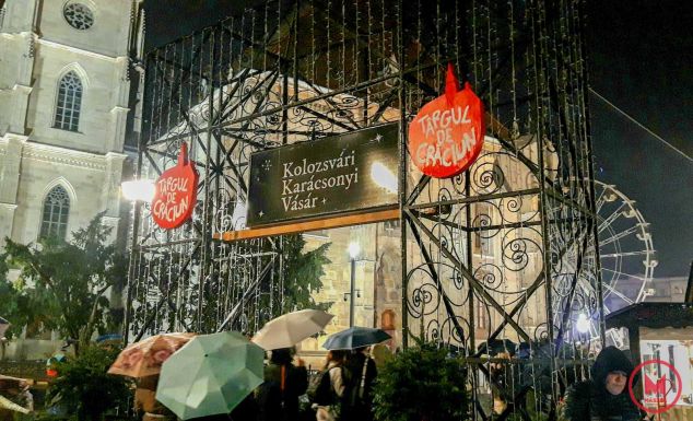 Megnyitotta kapuit a kolozsvári karácsonyi vásár