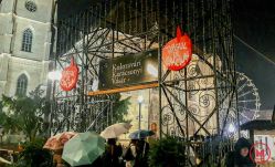 Megnyitotta kapuit a kolozsvári karácsonyi vásár