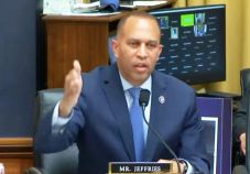 Először kerülhet színes bőrű politikus az amerikai képviselőház demokrata csoportjának élére