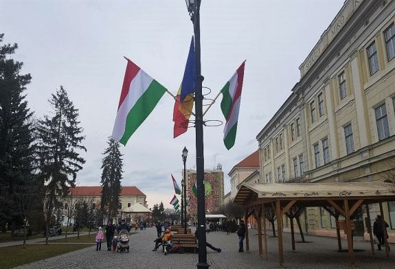 Egymás nyelvére tanítják a sepsiszentgyörgyi magyarokat és románokat